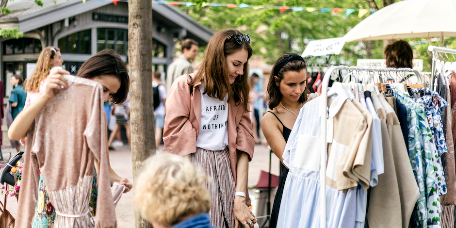 Dit zijn de leukste manieren om van je oude kleding af te komen